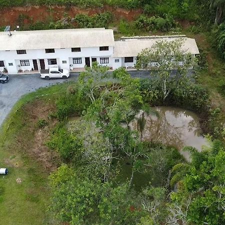 Апартаменти Hospedagem Mafli Barra do Trombudo Екстер'єр фото