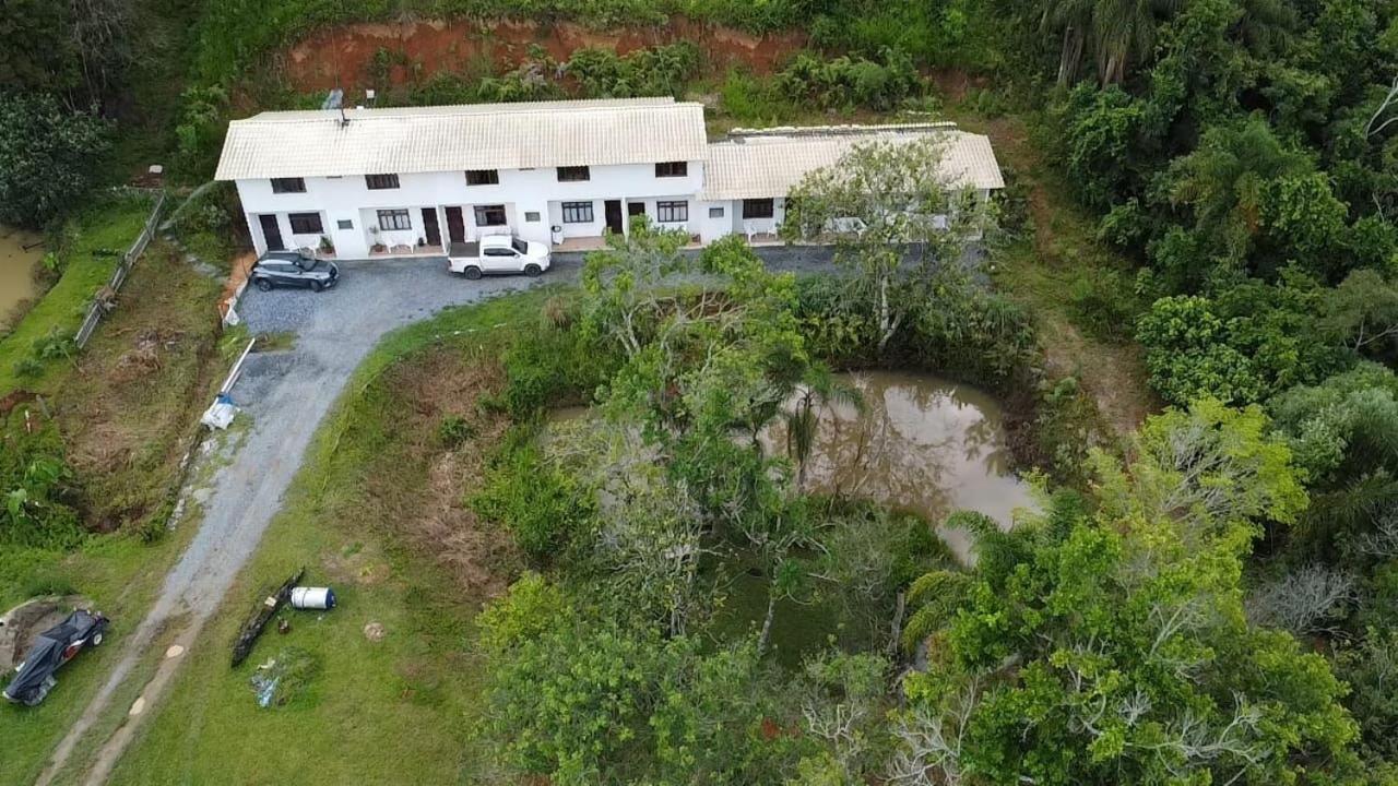 Апартаменти Hospedagem Mafli Barra do Trombudo Екстер'єр фото